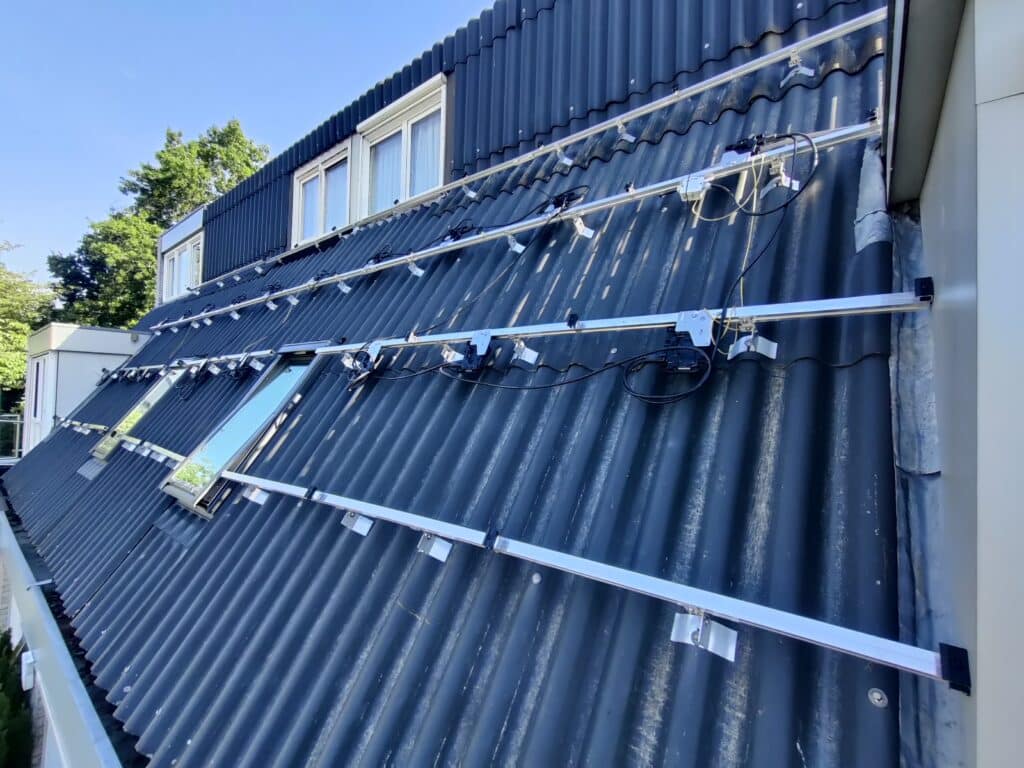 zonnepanelen op golfplaten dak