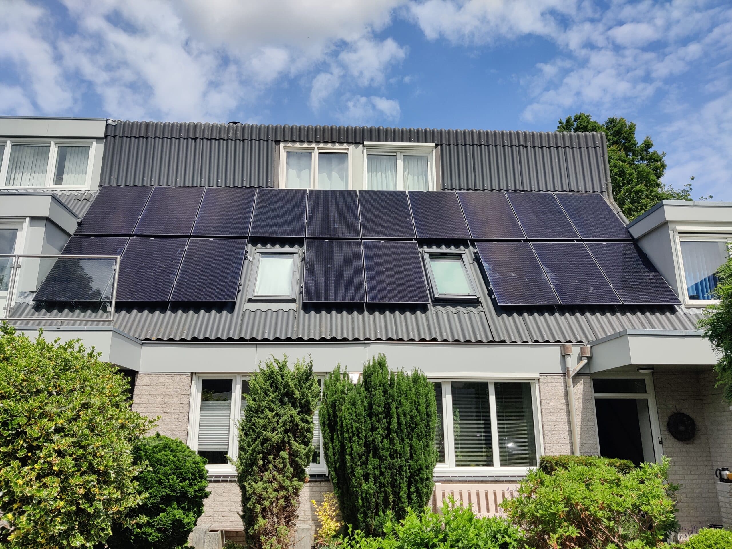 zonnepanelen op golfplaten dak